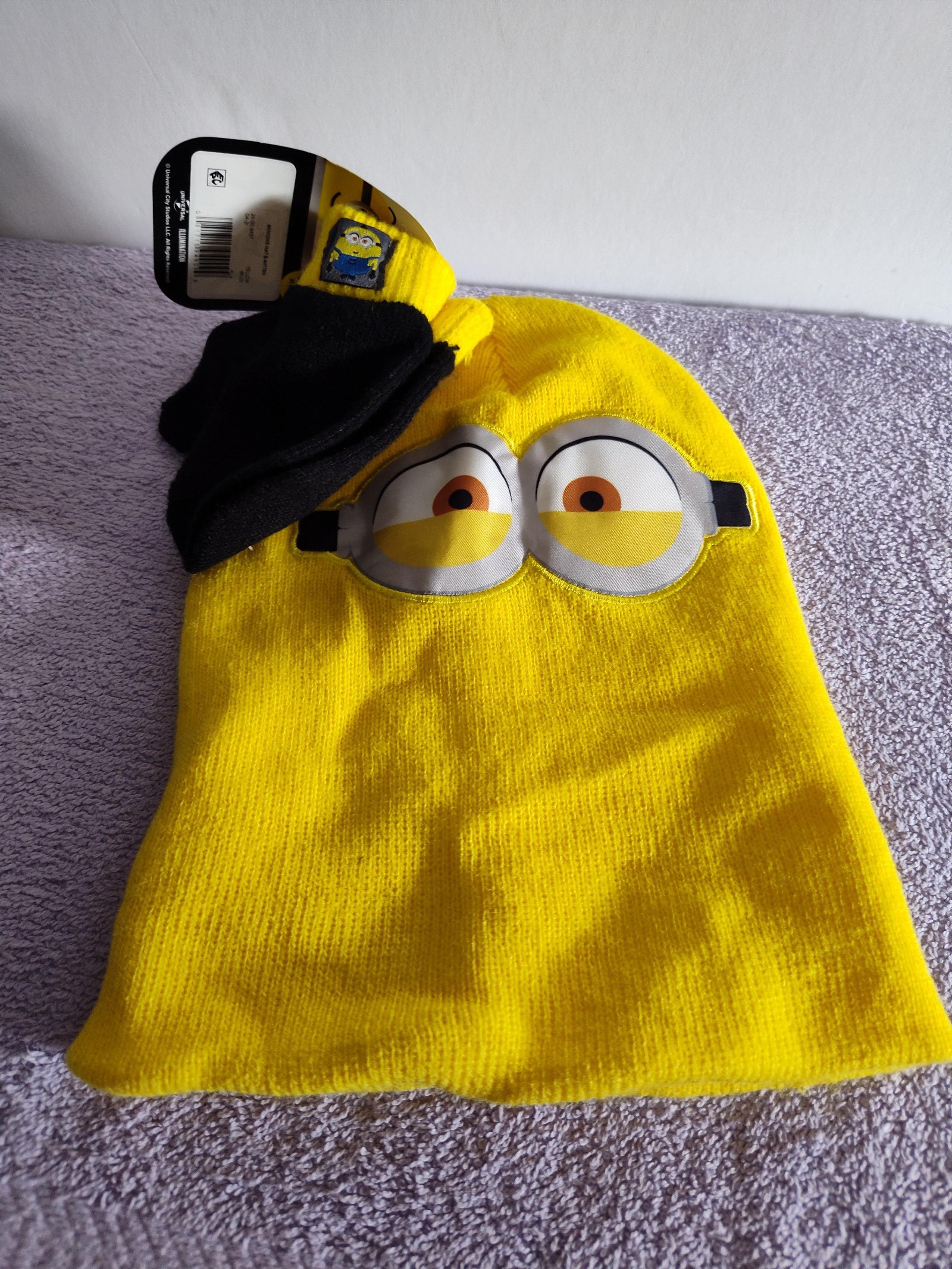 Minions children's hat and gloves set 2T-5T NWT