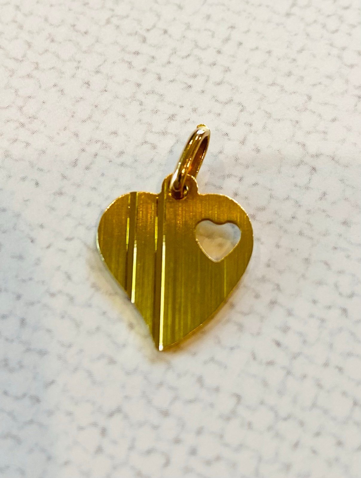 14k yellow gold cut-out heart pendant