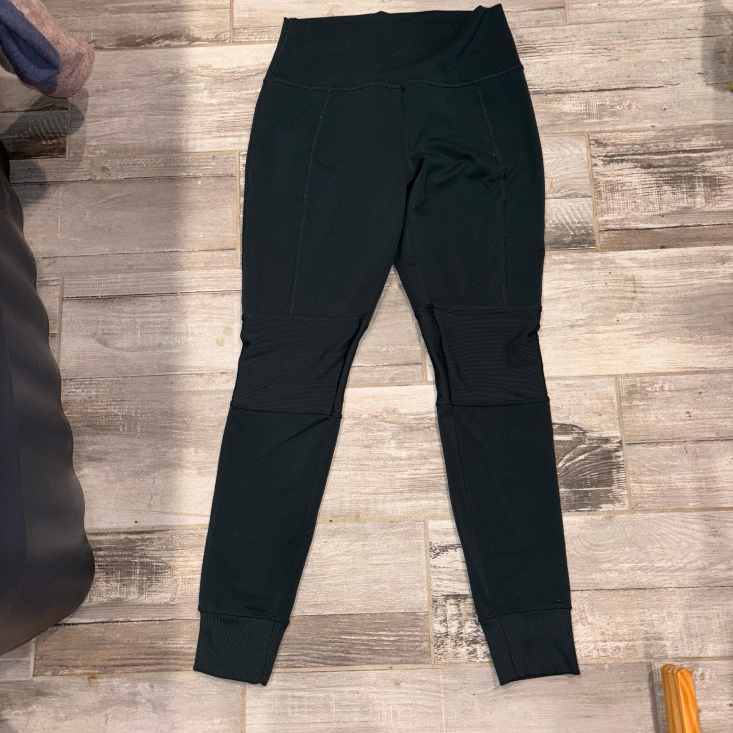 Dark green Alo brand leggings women’s size medium with jogger style ankle