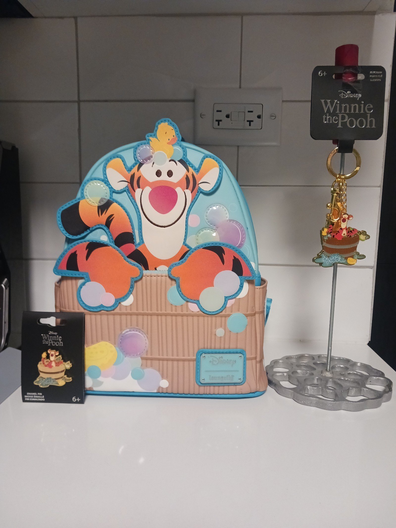 Loungefly Disney Winnie The Pooh Tigger Bathtime Backpack Keychain & Pin NWT