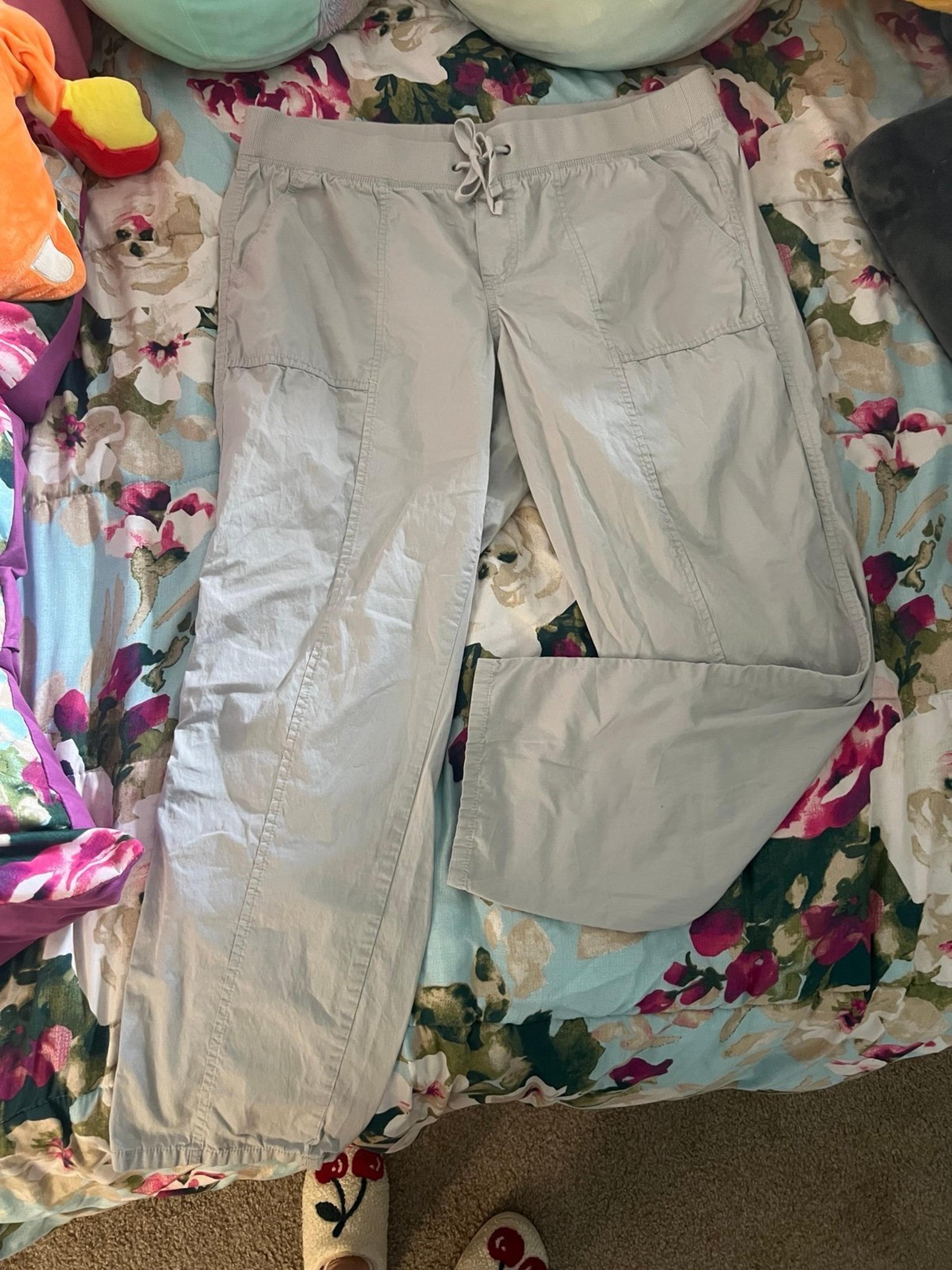Ladies Gap khaki pants