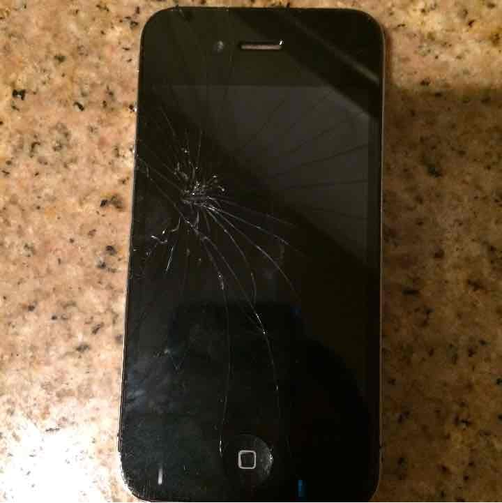 iPhone 4 8(GBS) or best OBO