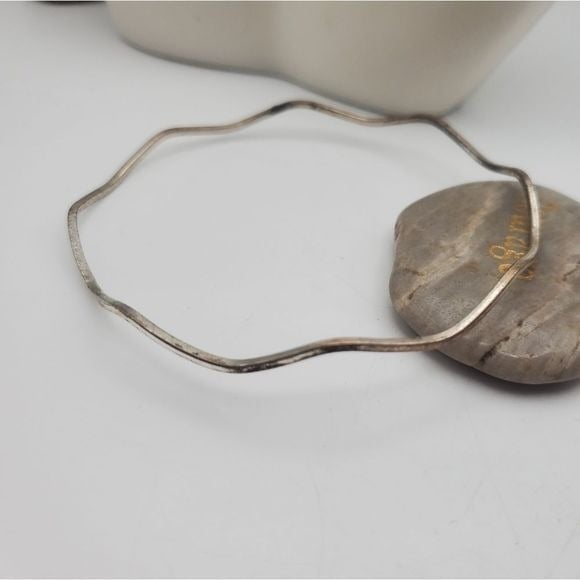 Scalloped silver tone bracelet bangle