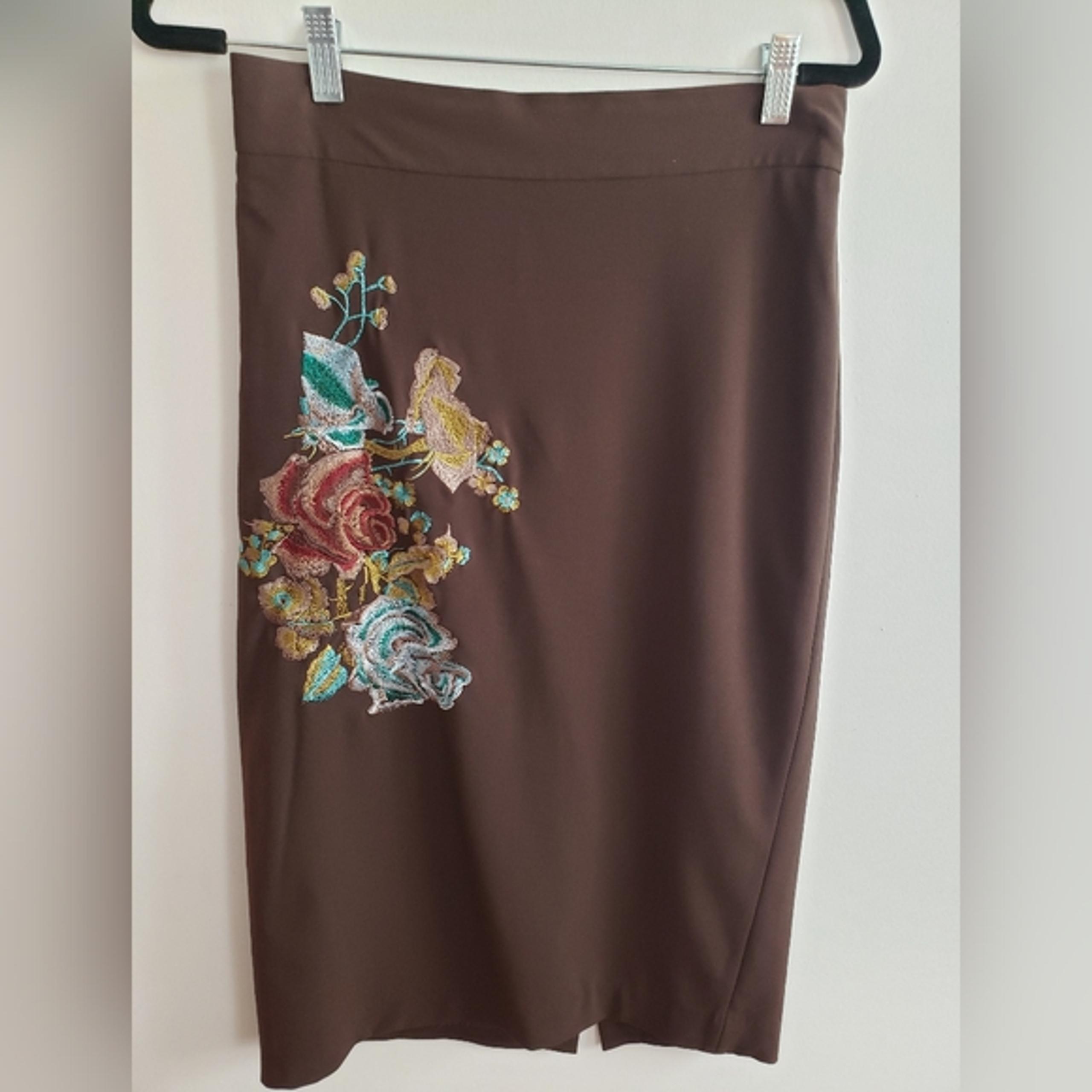 Newport News Women's Vintage Embroidered Brown Pencil Skirt~ Size 8