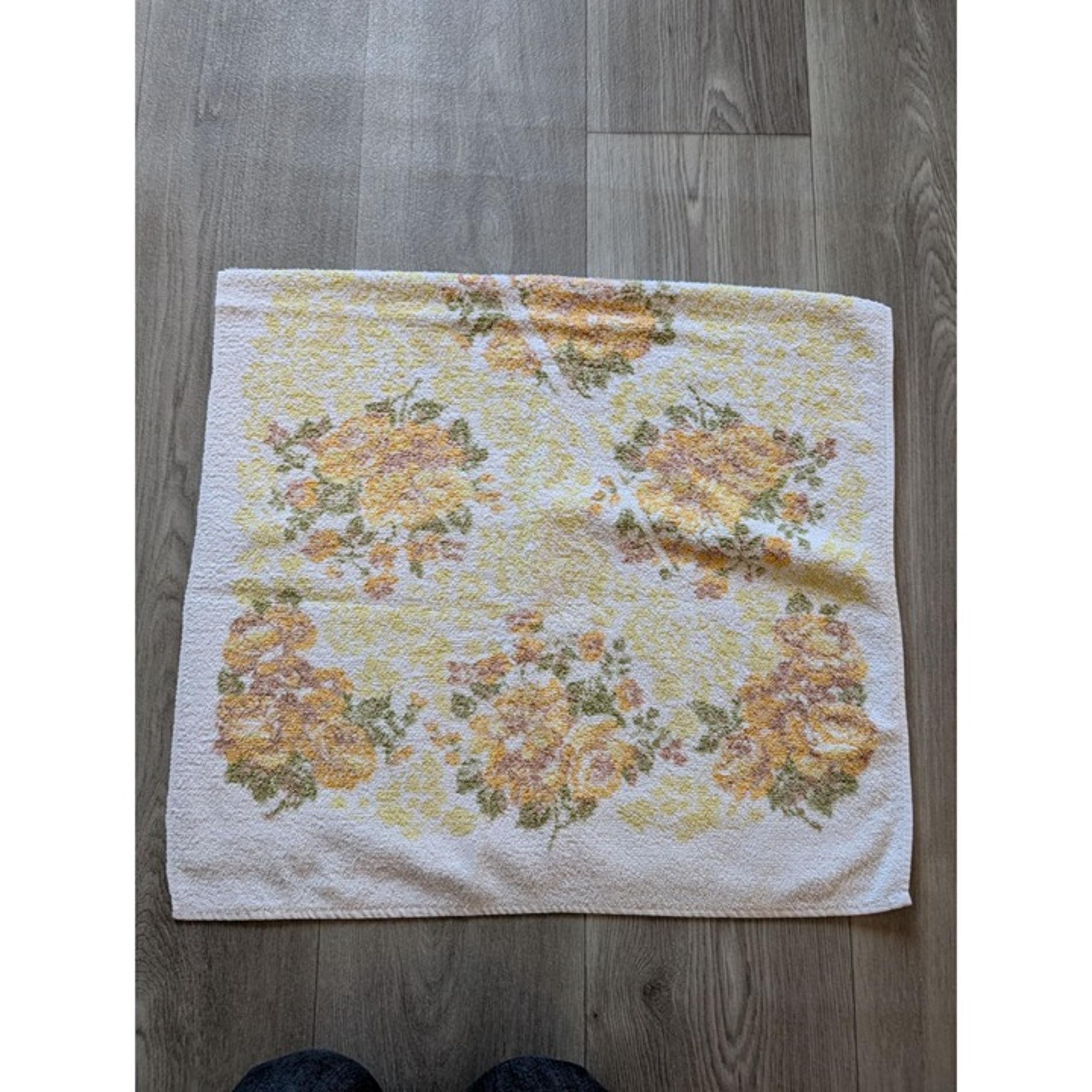 Vintage Cannon Floral Cotton Bath Towel With Yellow & Orange Roses Pattern