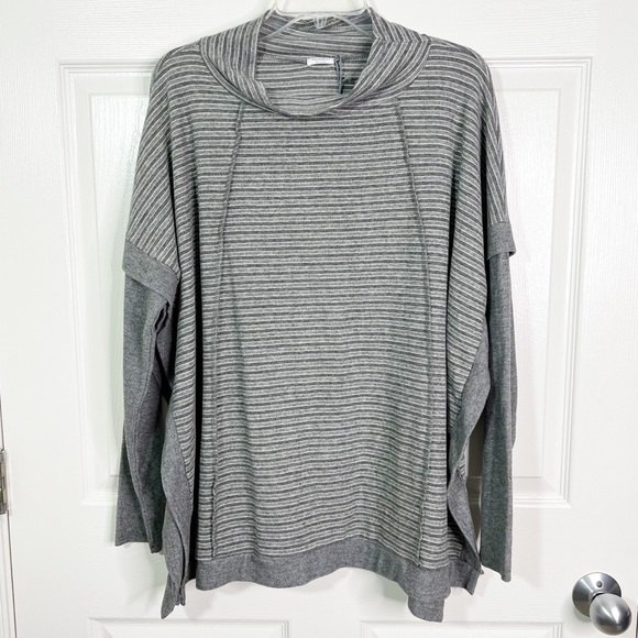 NWT Hello Nite! Revolve Mock Neck Long Sleeve Open Side Poncho Top Women's Sz S
