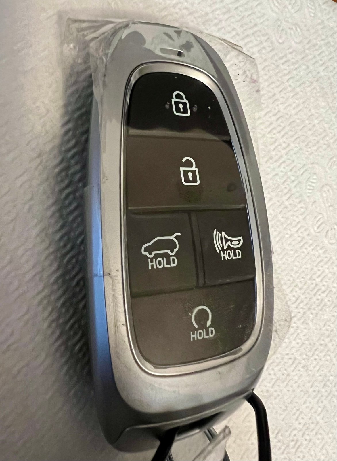 OEM 2022 Hyundai Santa Fe SEL Smart Remote Key Fob Brand New 95440 S1670