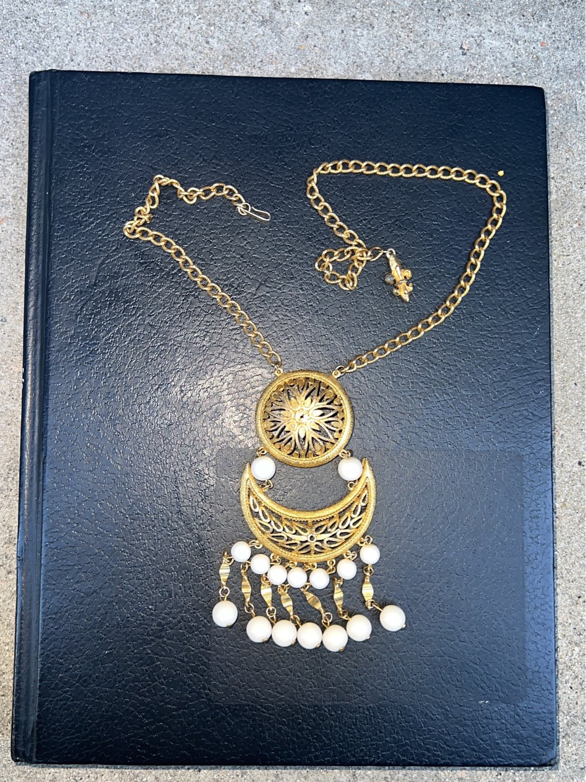 Vendome Signed Gold Chain Necklace With Crescent Moon Dangle Pendant