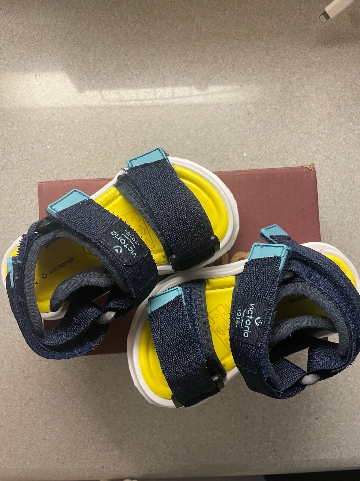 NIB Victoria Sandals