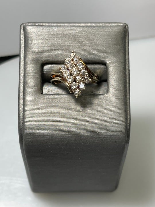 Ladies 14 Karat Gold Diamond Cluster Cocktail Ring