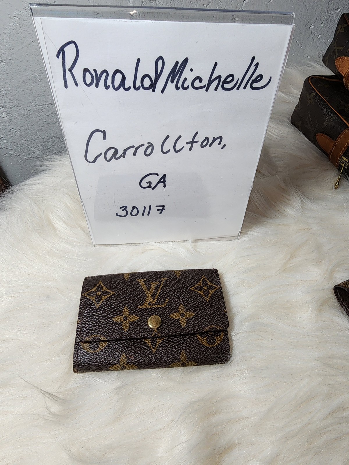 Louis Vuitton 6 key case