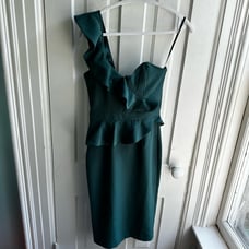 Bardot Camelia Ruffled One Shoulder Sheath Dress in Evergreen NWT