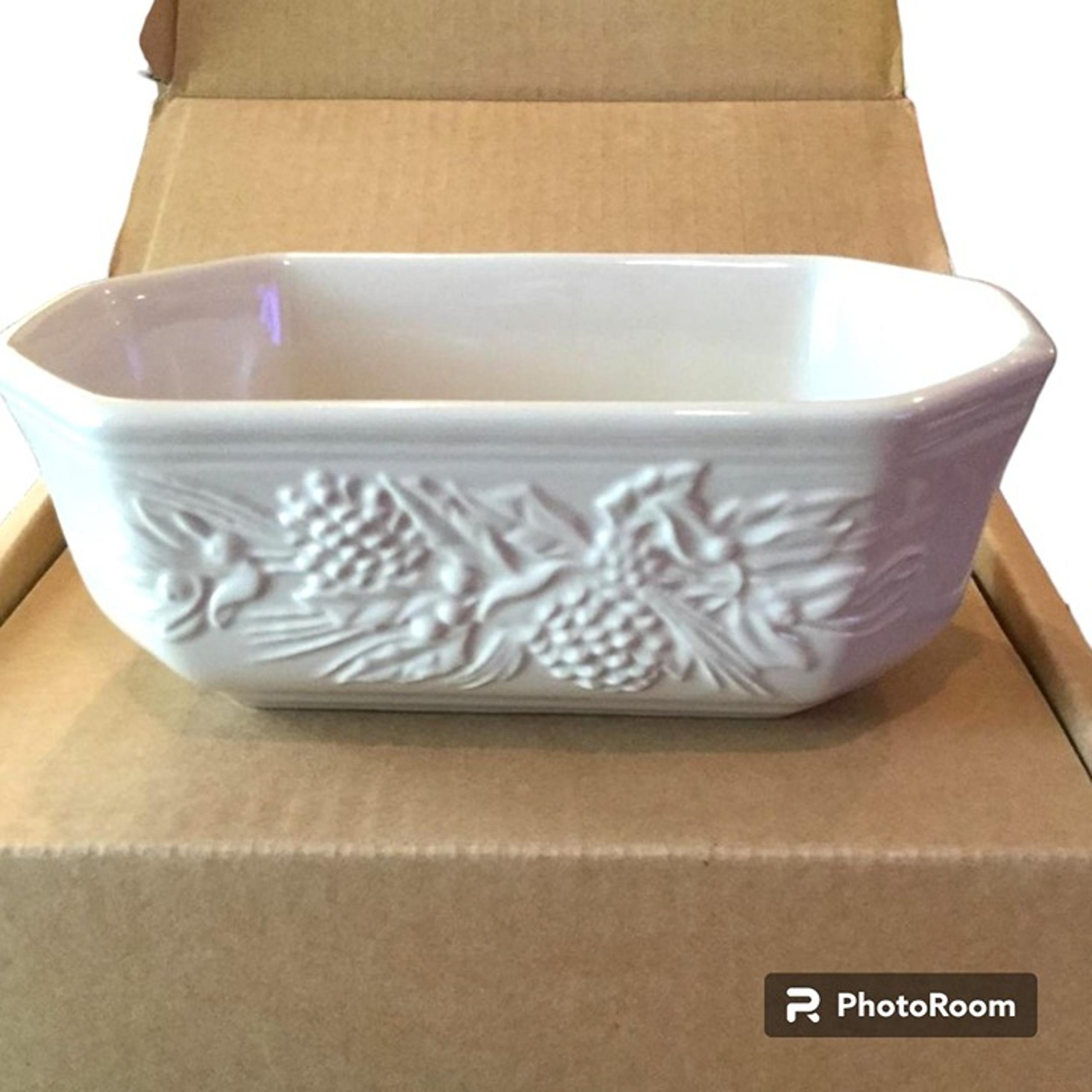 Longaberger Pottery Nature’s Garland Embossed Dish