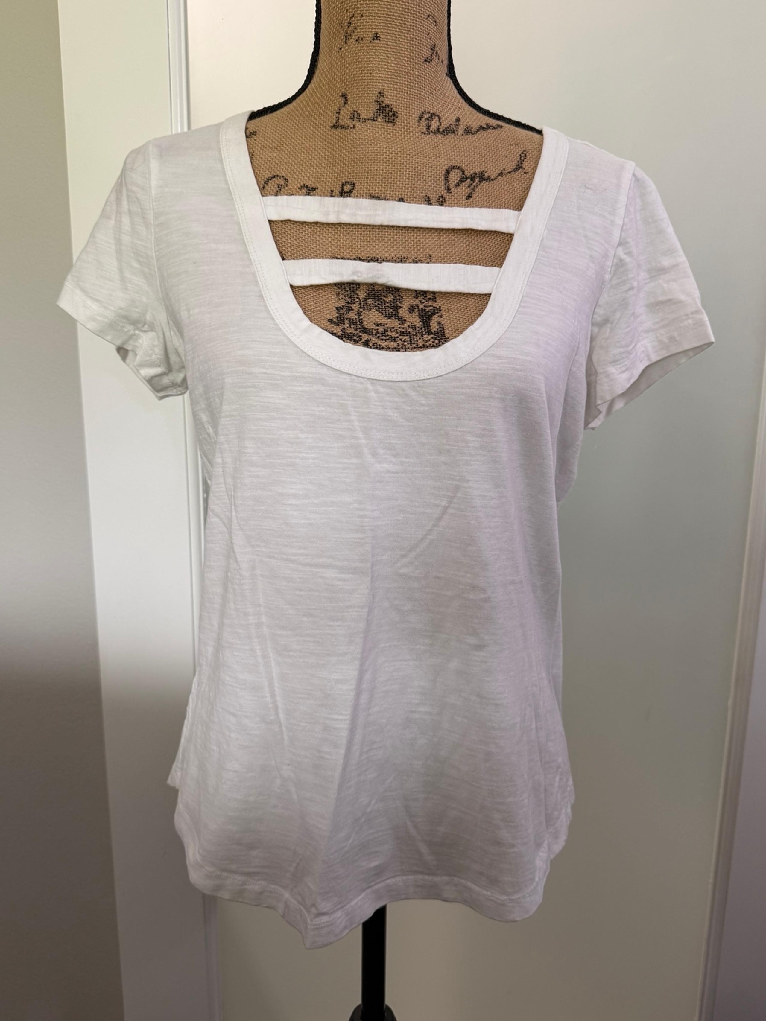 BOSTON PROPER Women’s White Short Sleeve Top. Size Medium. Gently Preloved.