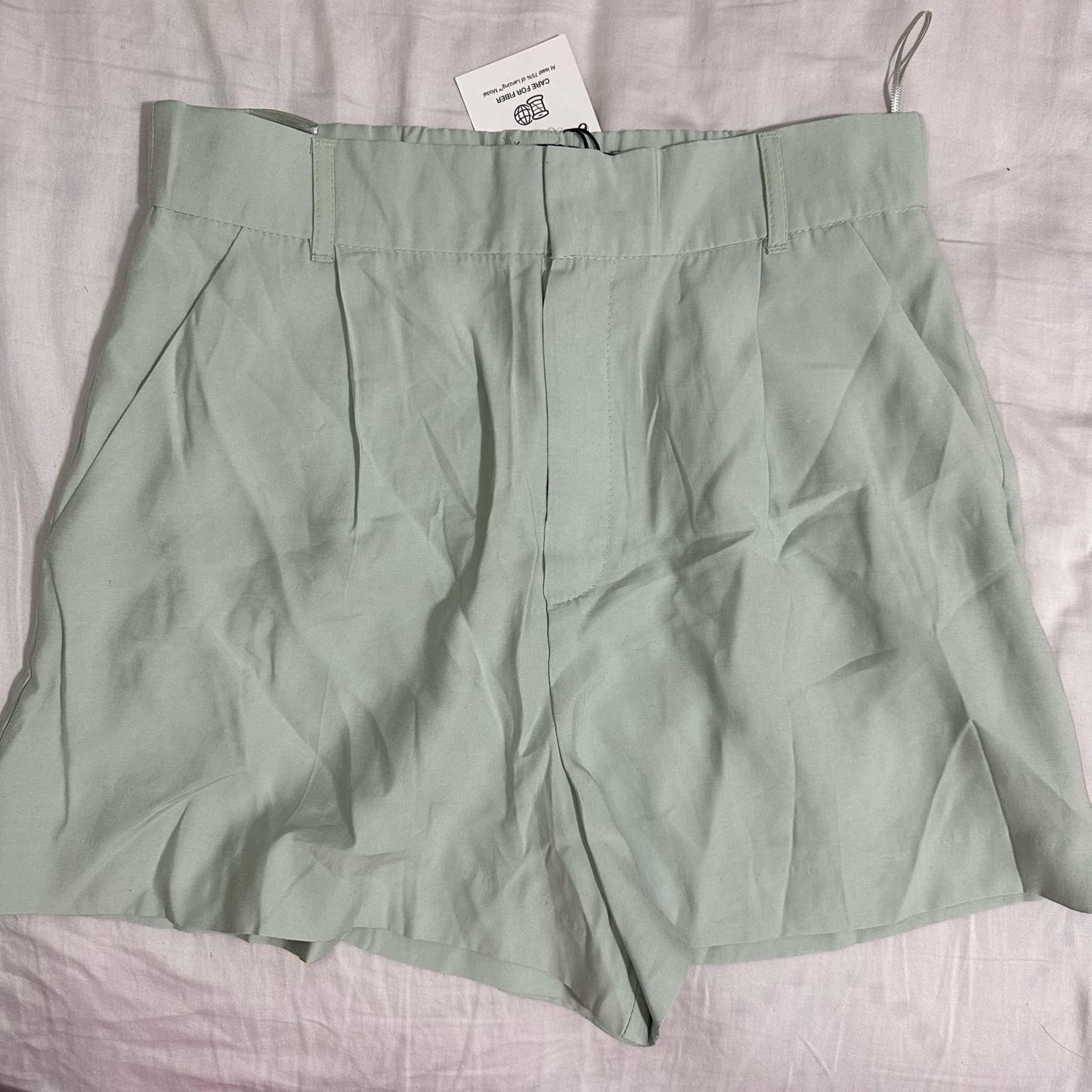 NWT Zara High Waist Green Pleated Shorts Size Medium