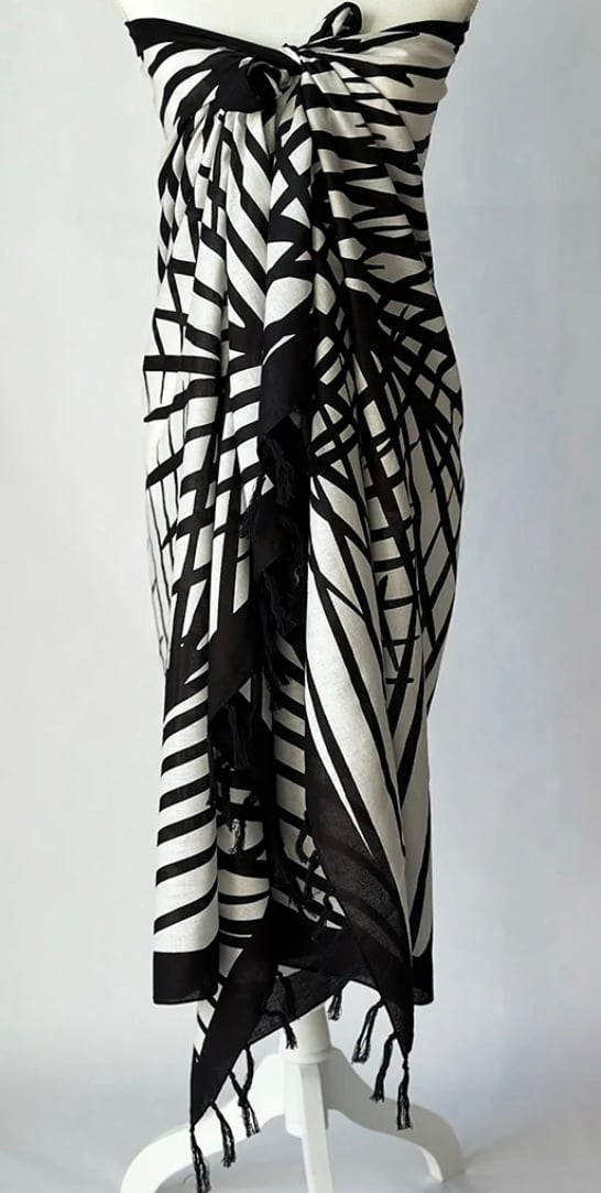 Lilibridge  Bahamas Wrap, Black Palm. New with tags