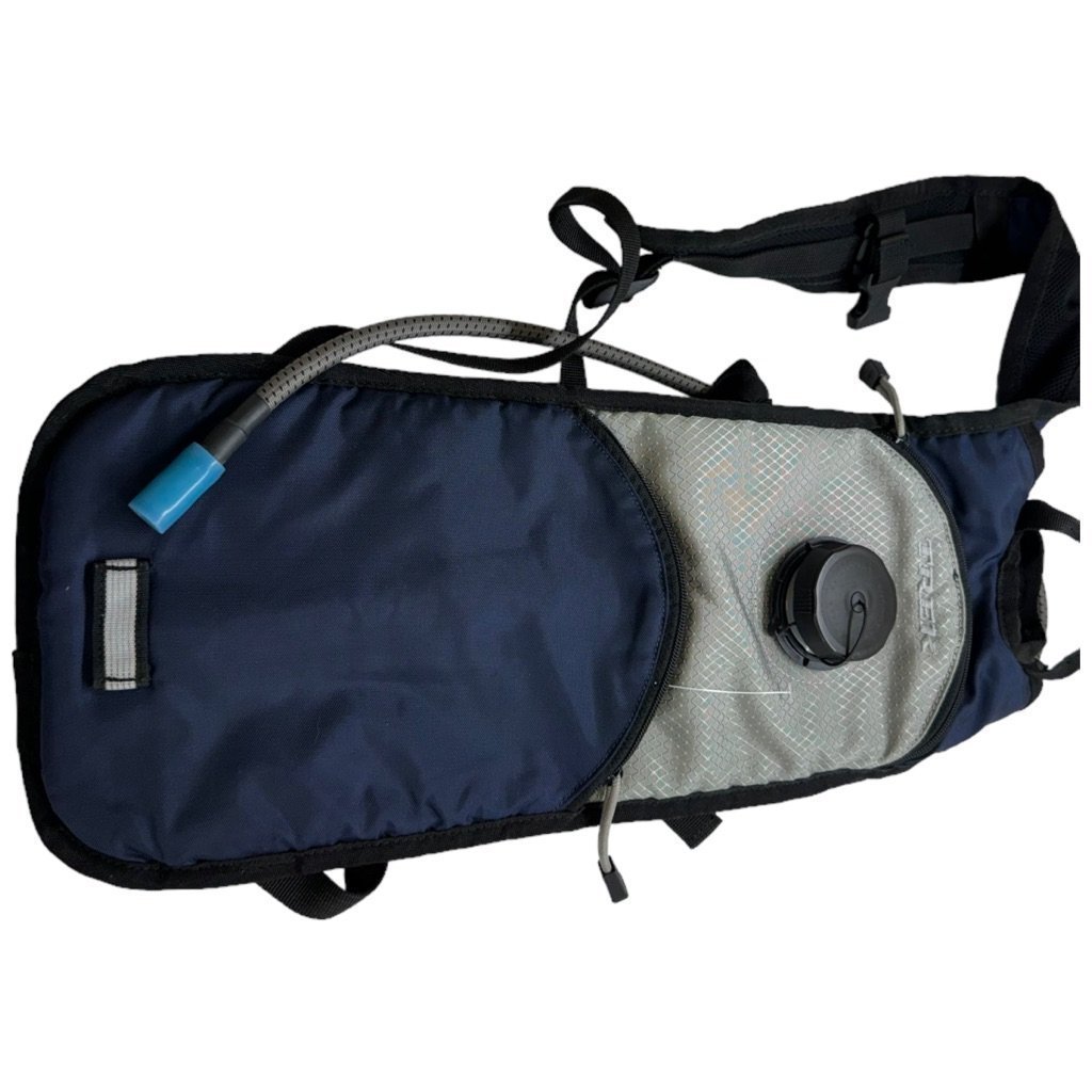 Backpack drinking source blue red