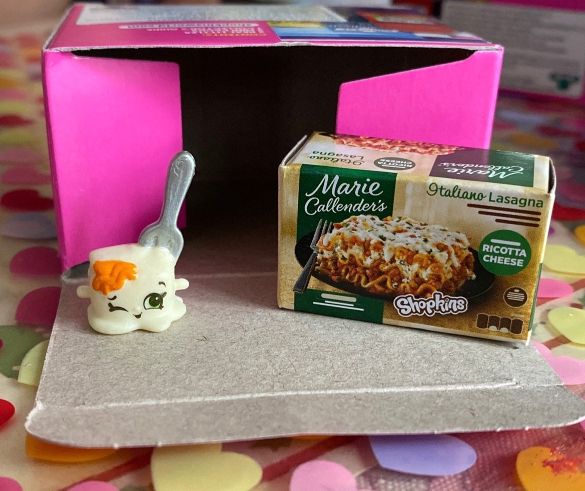 Real littles micro mart Larry lasagna mini toy