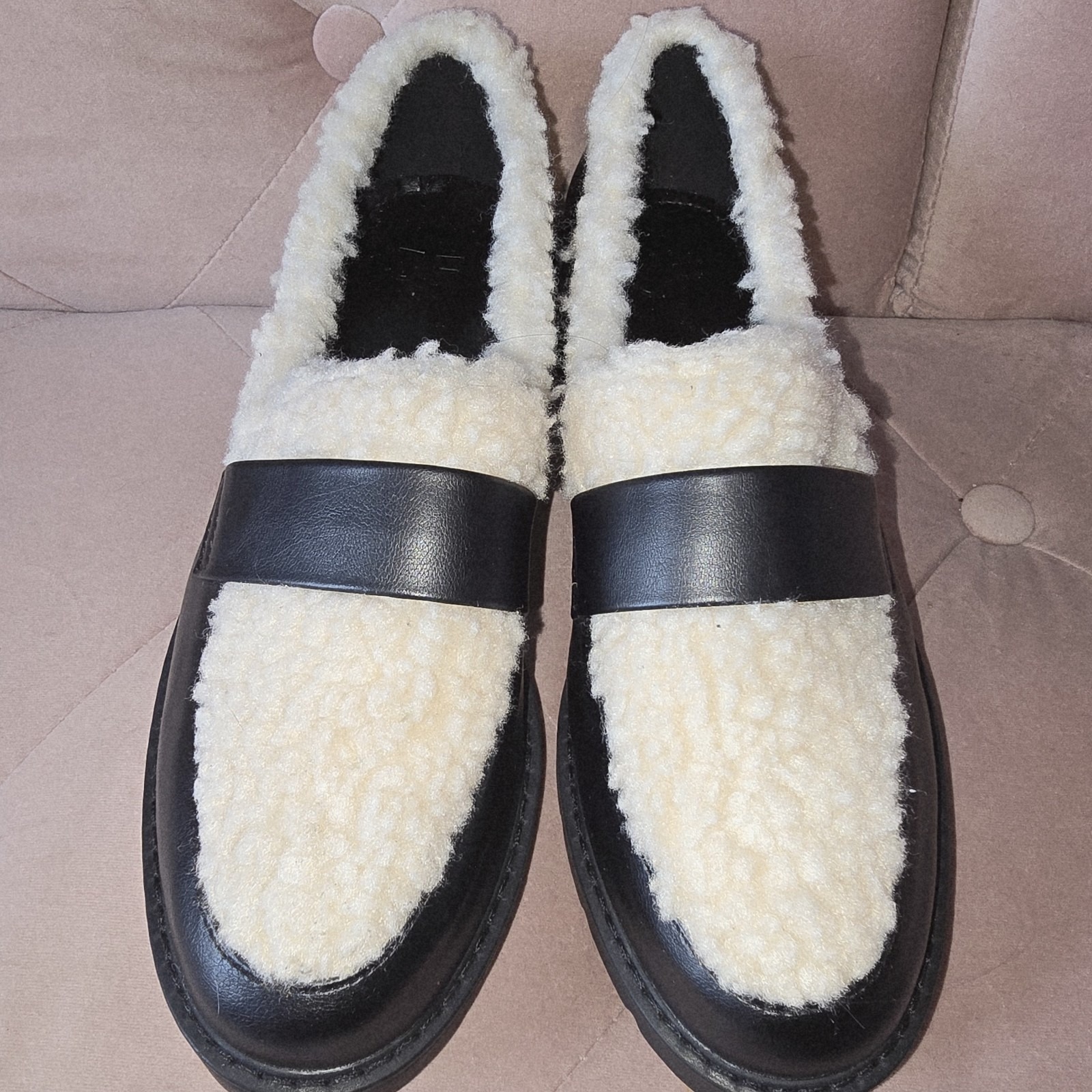 JUST FAB BLACK AND CREAM LELI SHERPA LUG SOLE LOAGERS SZ 8