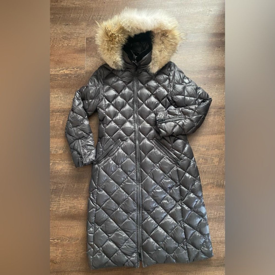 DAWN LEVY long quilted down coat “KALI” genuine coyote fur trim sz L EUC luxury