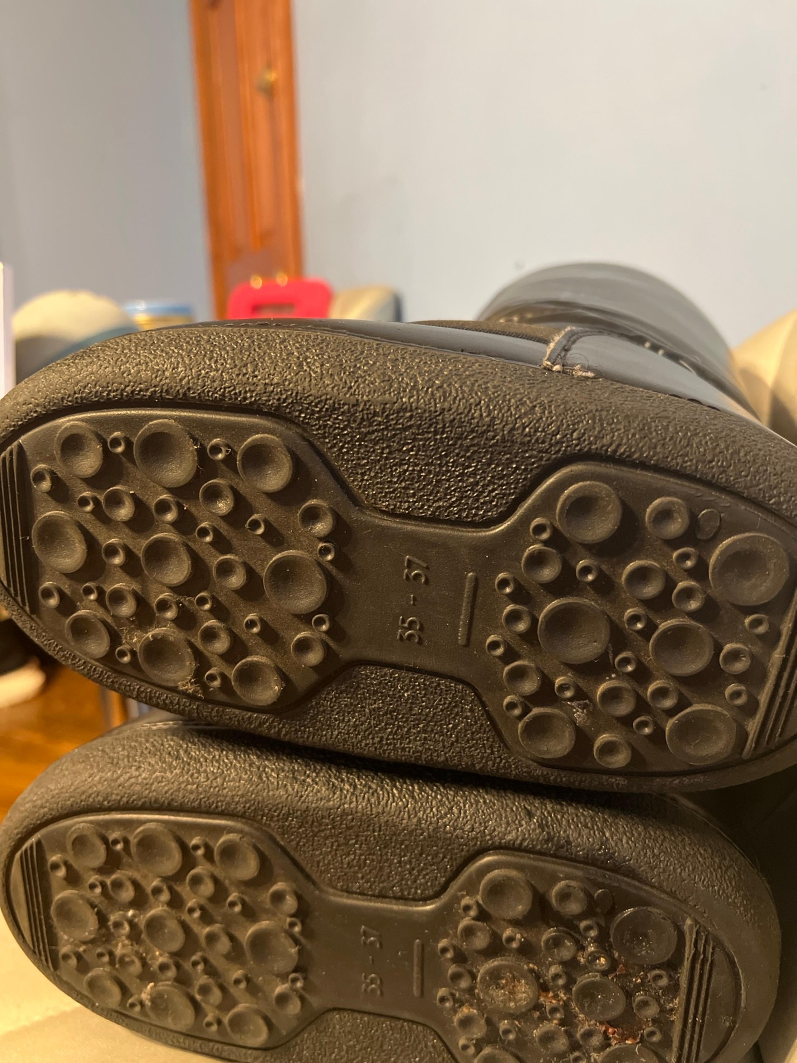 Little girls Moschino moon boots