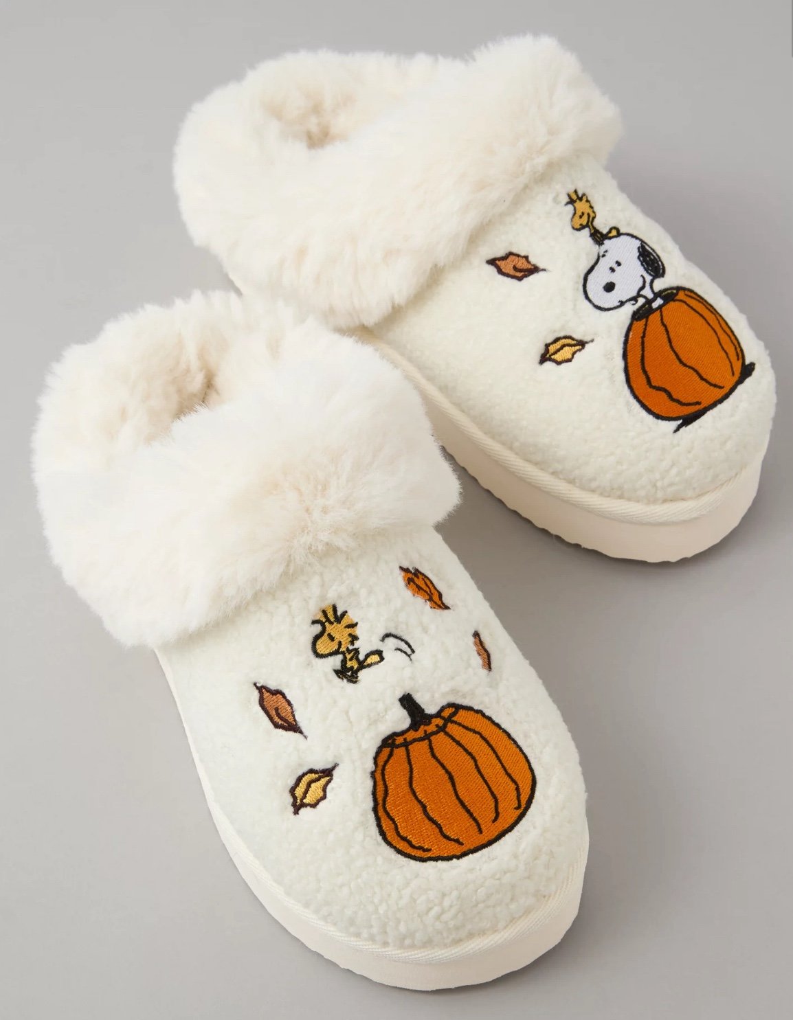 New American Eagle AE Peanuts Snoopy Pumpkin Slippers Size 9 NWT