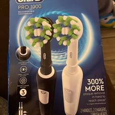 Oral-B Pro 1000 CrossAction Rechargeable Electric Toothbrush Pack