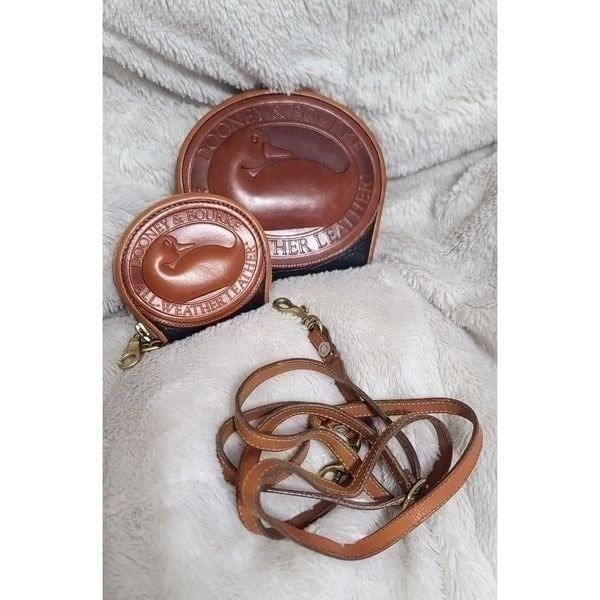 Price is firm! Vintage Dooney Big duck cross body purse.