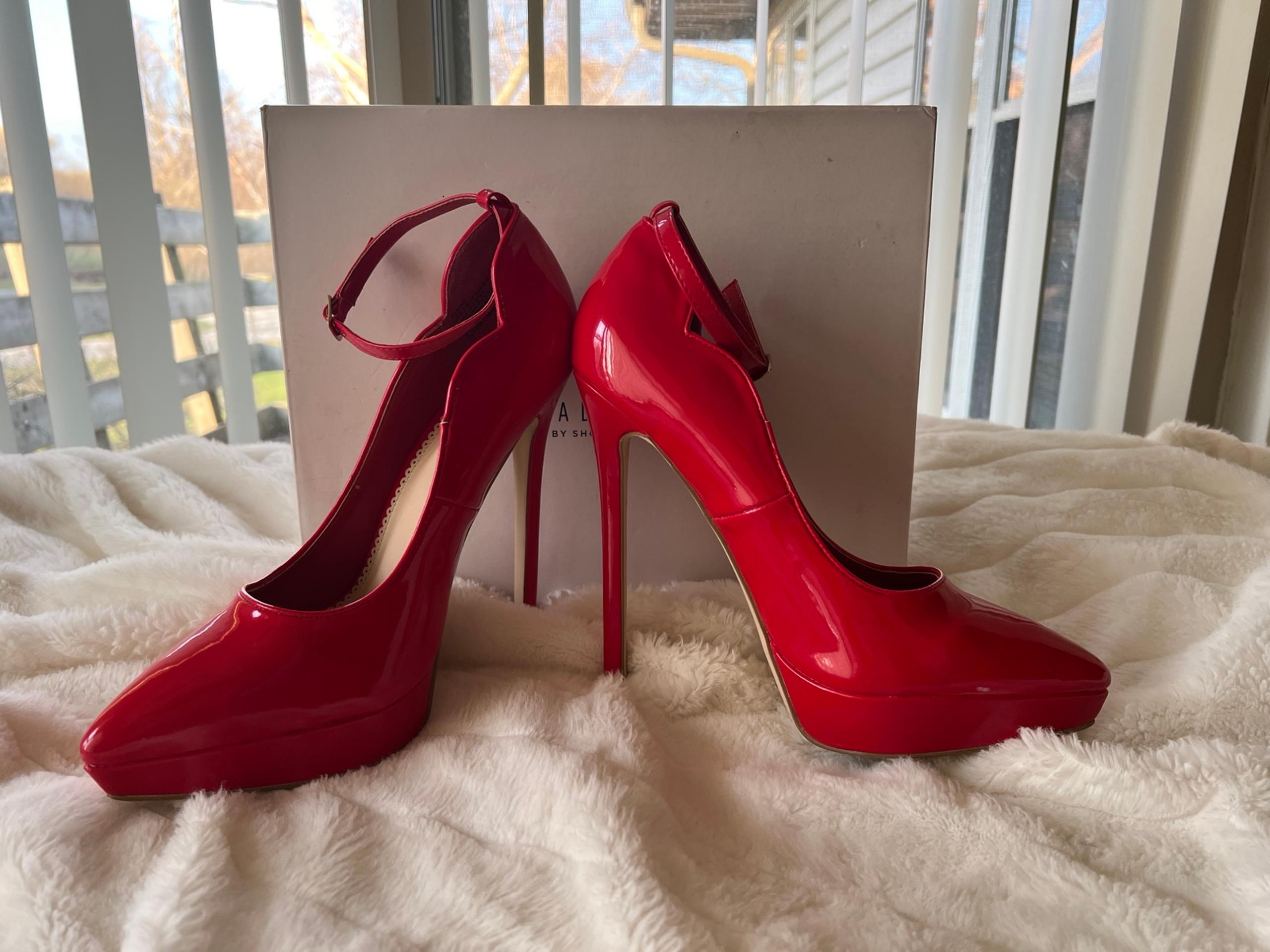 Ladies Stiletto Heels Sexy Red Shoes 6” Size 8.5 Shoe Dazzle