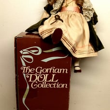 1981 Gorham collection Porcelain music box doll with key and box 18