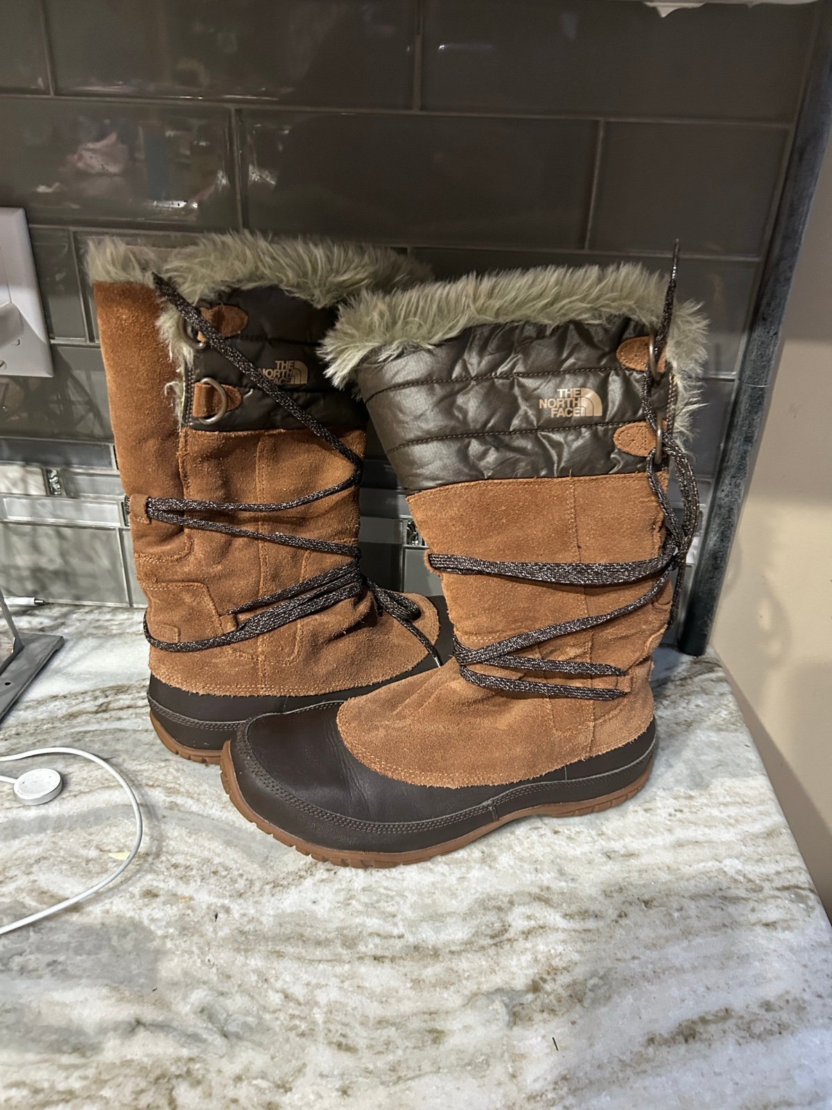 NORTH FACE Primaloft 200 Gram Insulation Women Winter Boots Sz 9 Suede/FUR snow