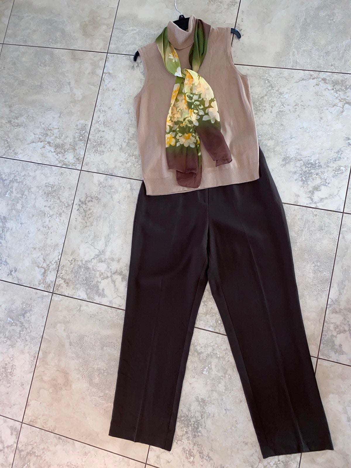 Women's Outfit:XL Top;14 Pants;Scarf