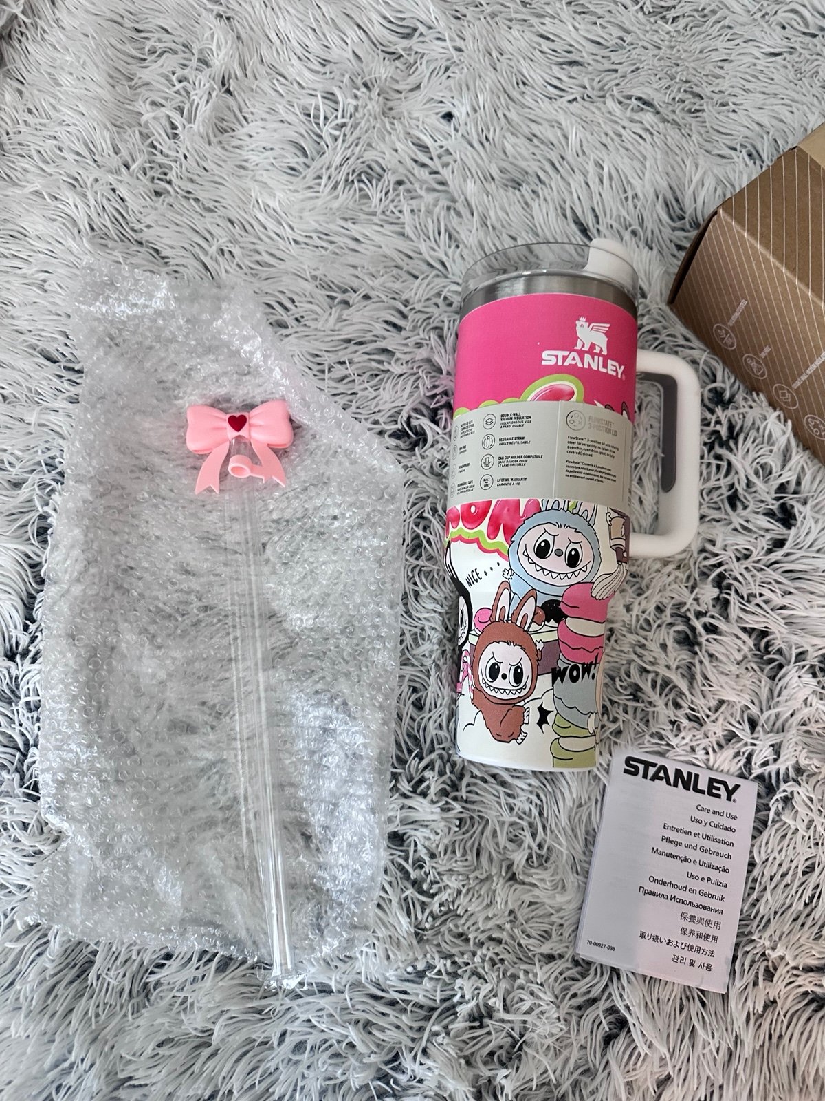NEW Labubu print 40 oz Stanley very colorful and cute , perfect for summer