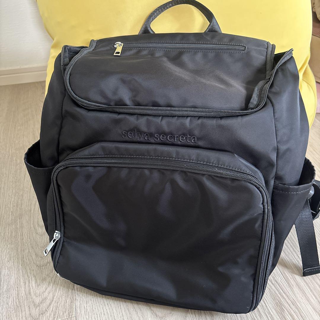 selva secreta】Square RUCKSACK(black)