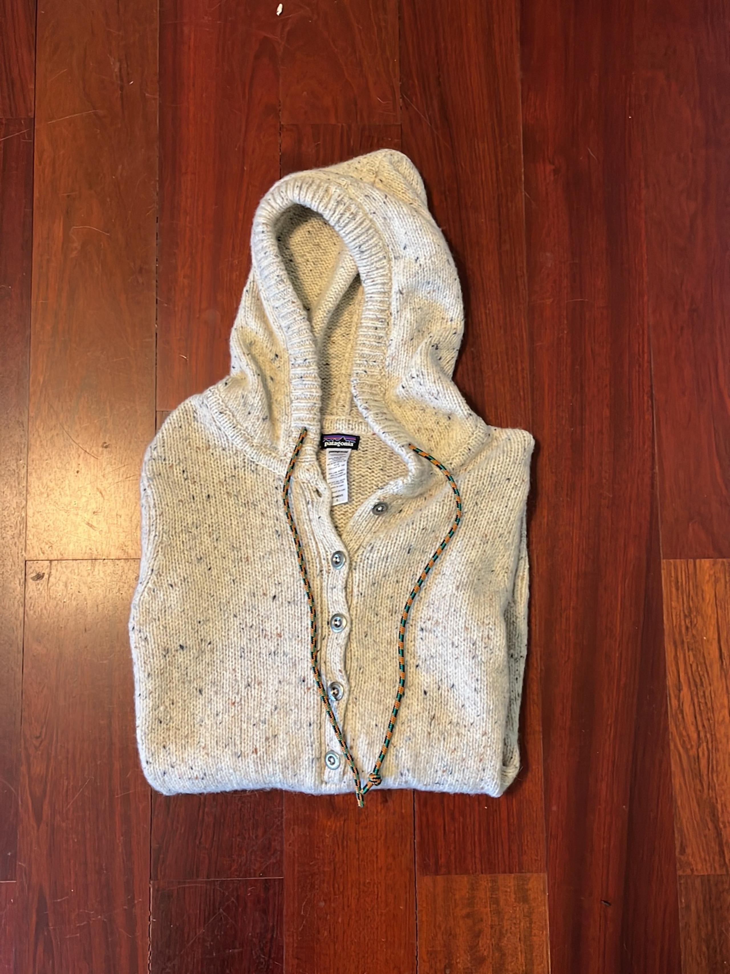 Patagonia Merino Wool Sweater Women’s Small Buttons Hooded