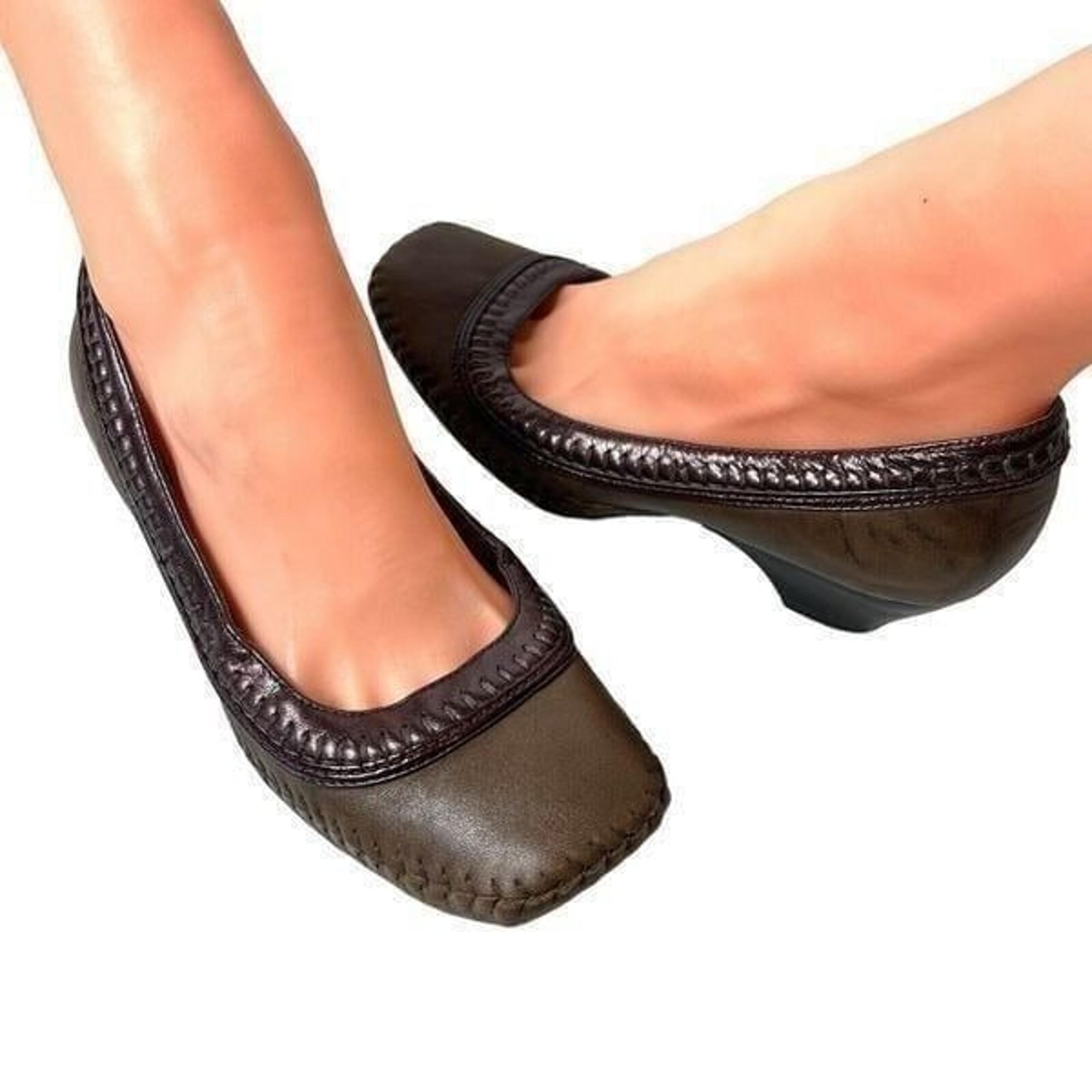 Indigo by Clarks Brown Leather Slip On Pump Low Heel Womens Sz 7M Comfort Casual