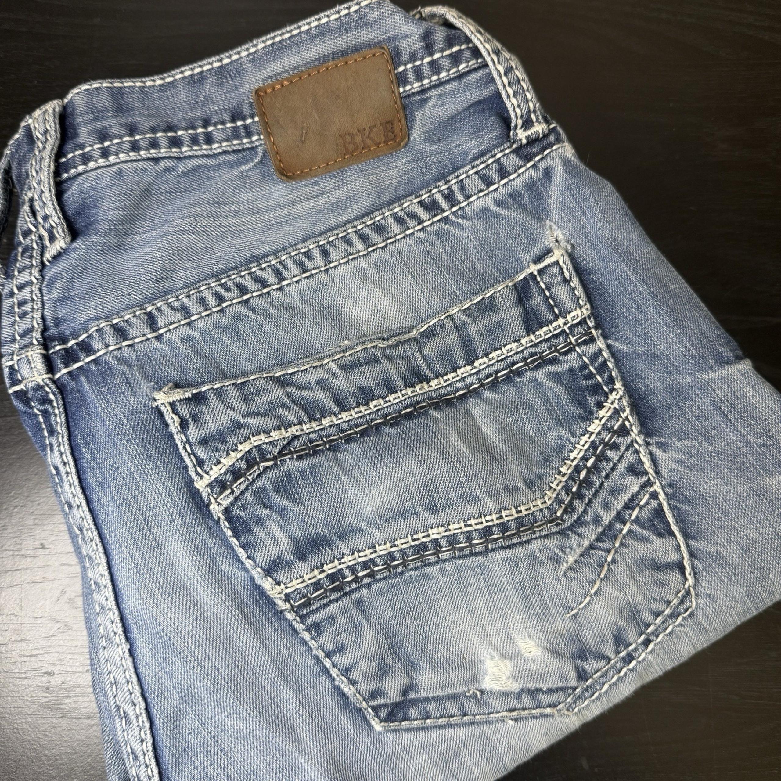 BKE Mens Derek Relaxed Bootcut Jeans 33 Reg 33x30.5 Distressed Denim 100% Cotton