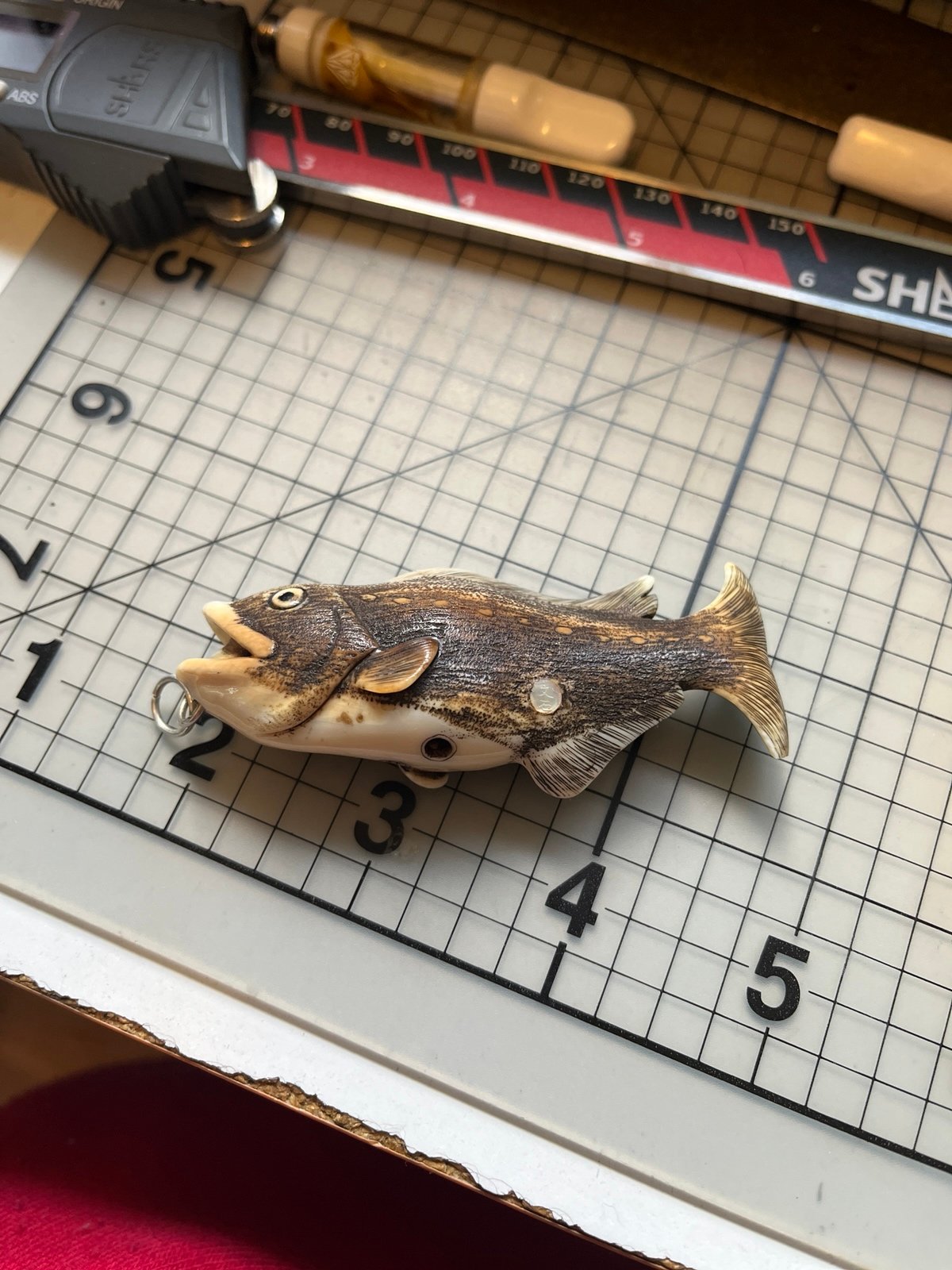 Antique Hand Carved Bovine Bone Netsuke文石 bass fish