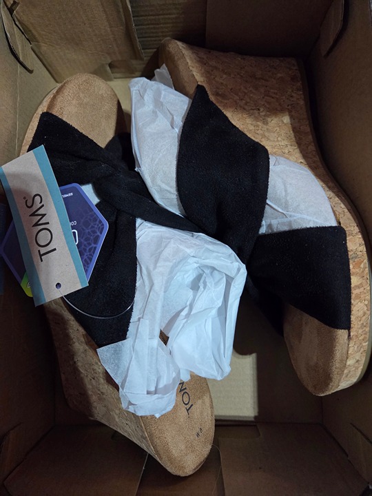TOMS Serena