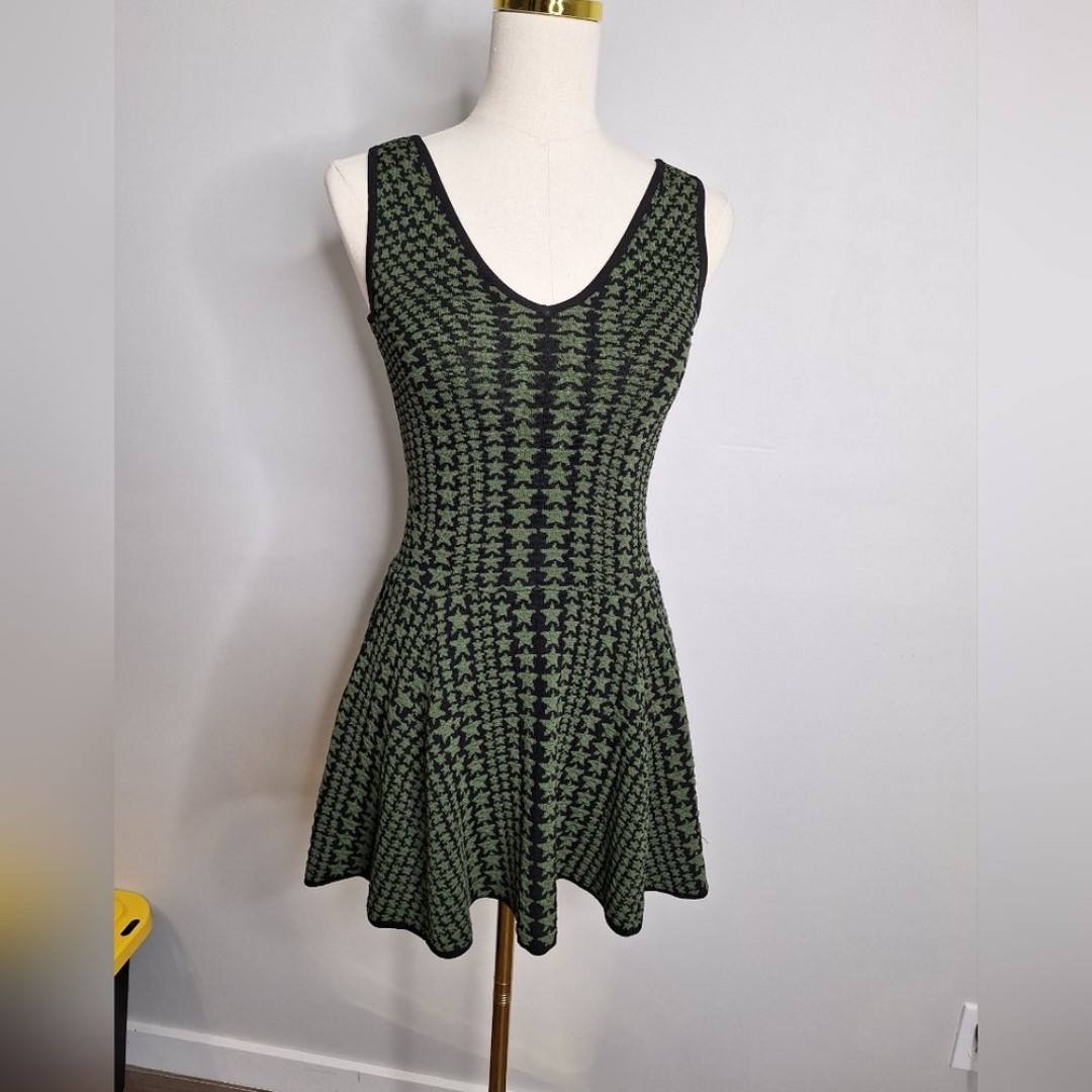 Torn by Ronny Kobo Star Pattern V-Neck Mini Dress size XS