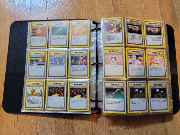 Pokemon collection - looseleaf with 604 cards