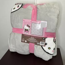 Hello Kitty Valentine’s Queen Blanket NEW XOXO