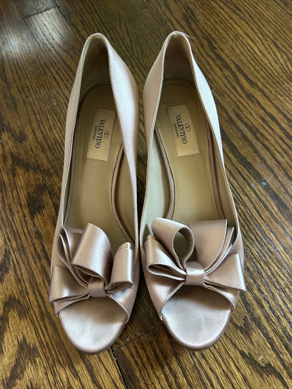 Valentino Garavani Open Toe Rose Satin Bow Pumps Size 38 1/2 (8)