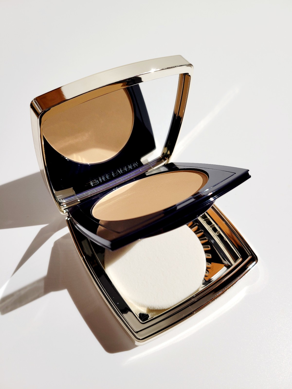 Estee Lauder Double Wear Stay in place matte powder foundation 4N2 Spiced Sand