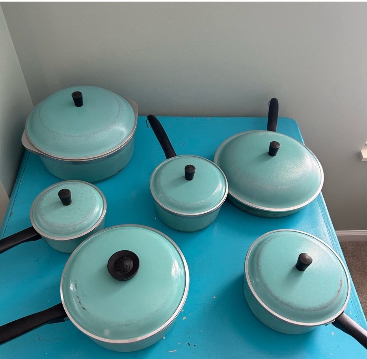 Vintage Club Cookware in Teal