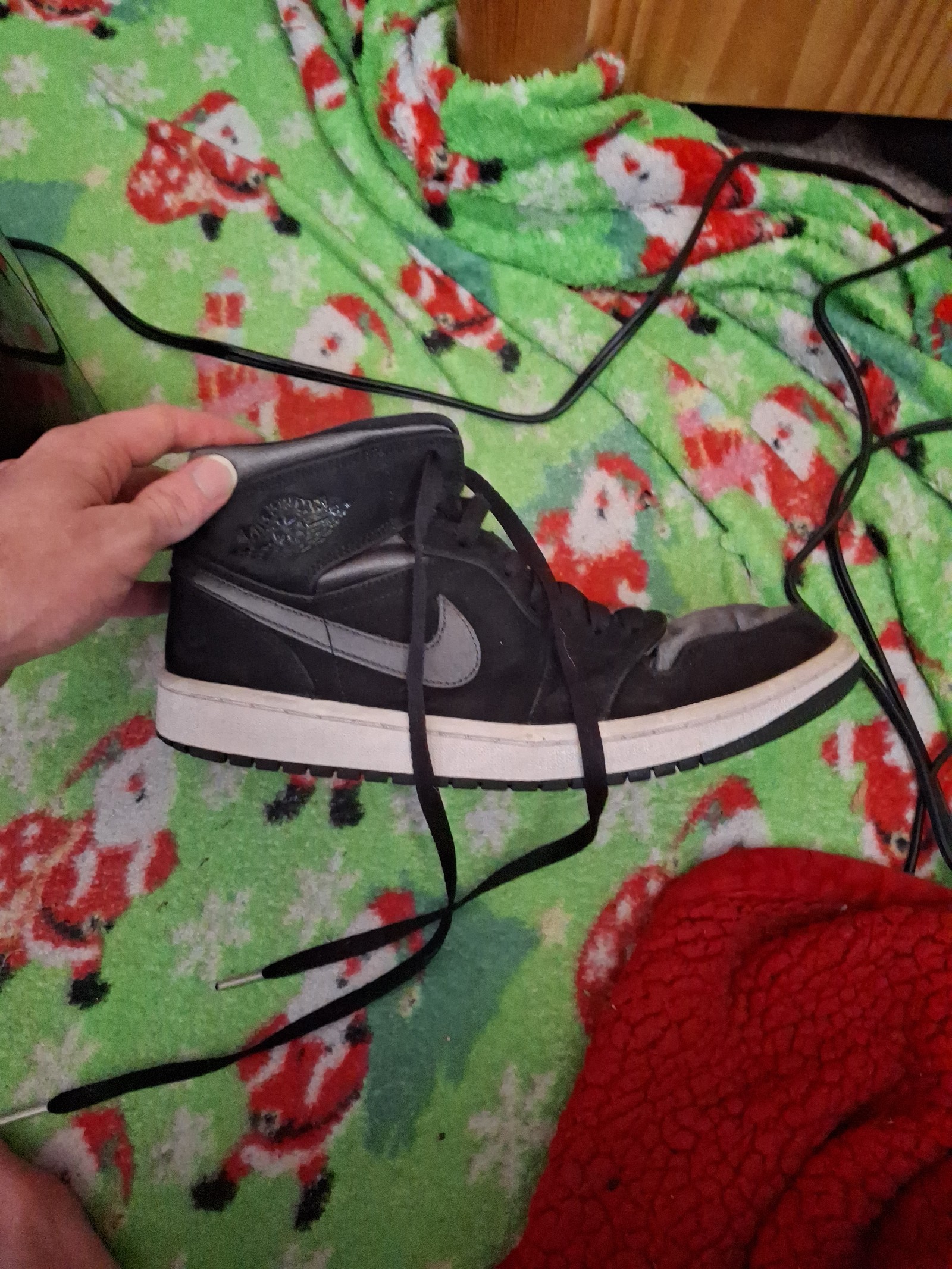 Selling a pair of Jordan's