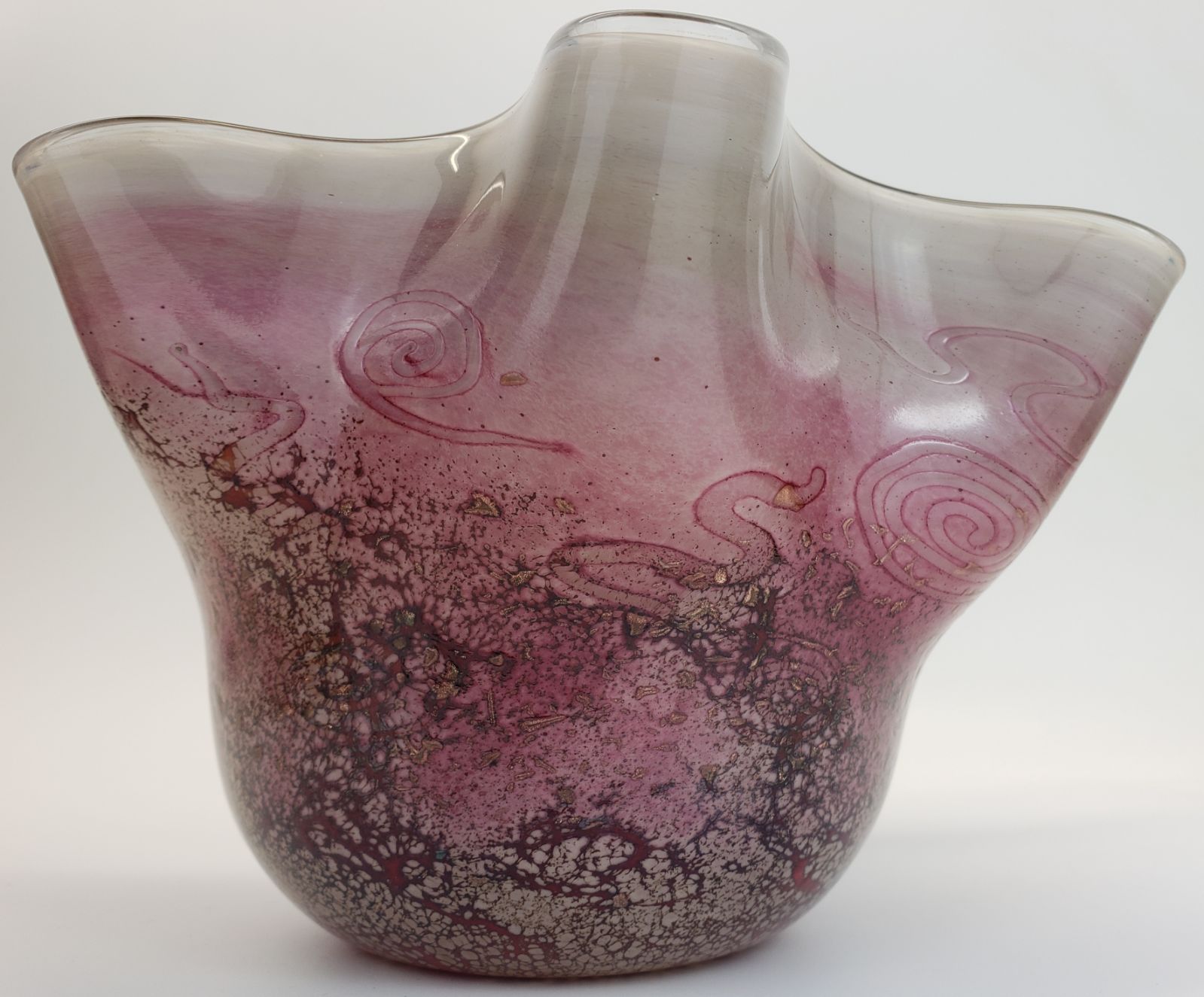 Hand Blown George Averbeck Art Glass Vas