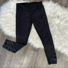 Lululemon leggings with satin accent back pocket size 6
