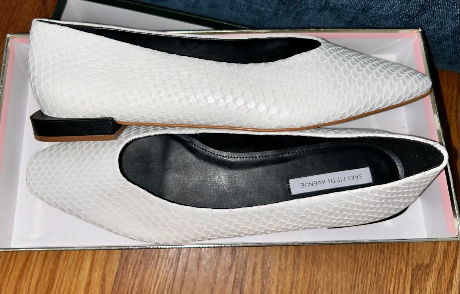 Saks White Serpent block heel, size 9.5