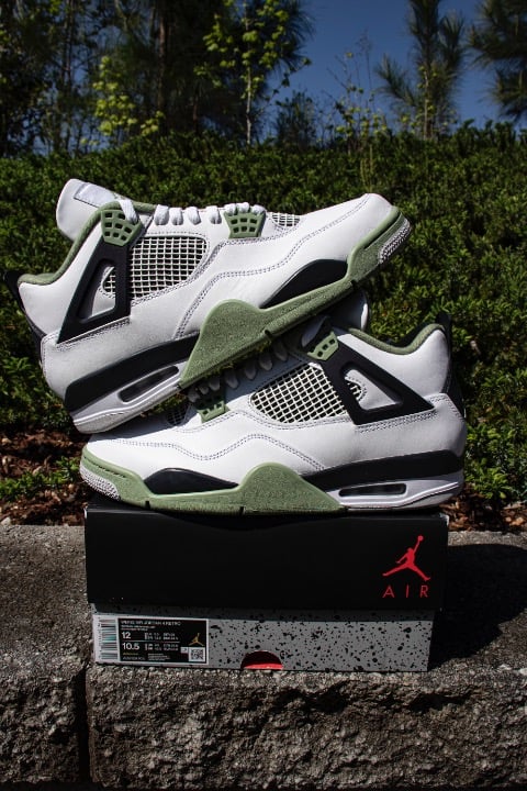 Air Jordan 4 Retro Seafoam